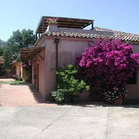B&B Le Corti Di Aloa Bed & Breakfast San Pantaleo